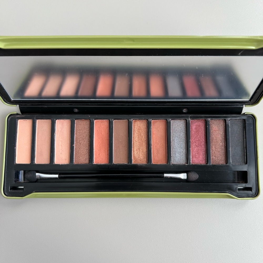 Incognito Eyeshadow Collection